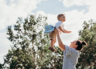 Signs of a Perfect Caregiver For Your Child